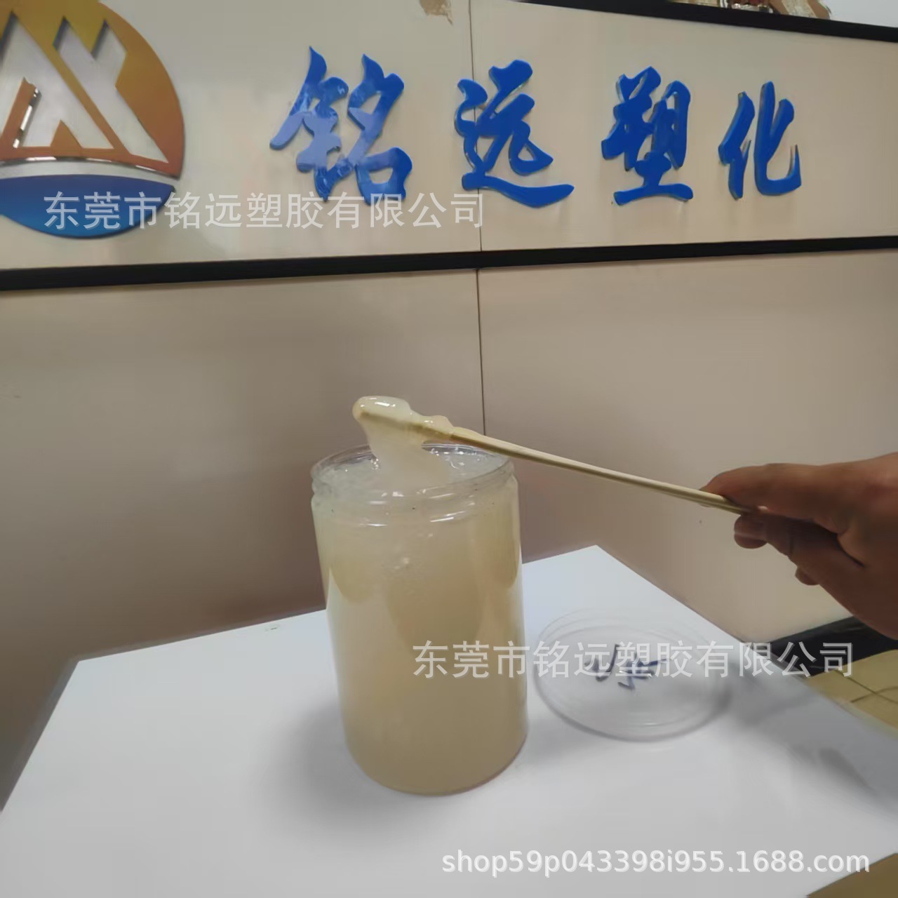 Liquid Isoprene Rubber 5000 Molecular Weight, Low Viscosity, Can Be Used as Adhesive, Widely Used in Rain Boots, Etc