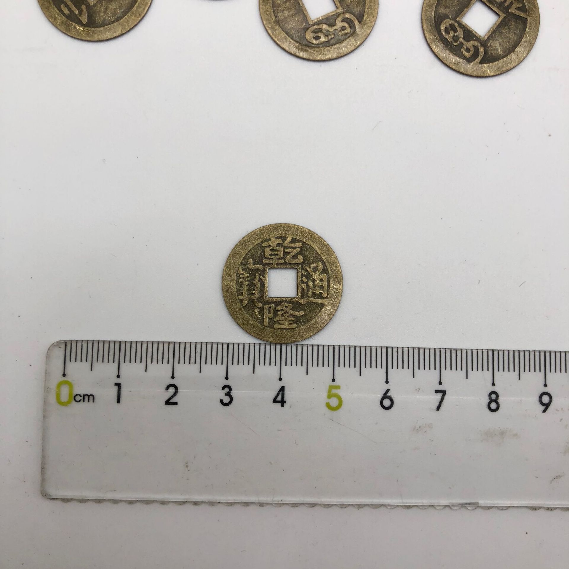 Manufacturer Wholesale 2.3cm Metal Retro Five Emperors' Money and Six Emperors' Money, Various Antique Brass Coins Kangxi Tongbao