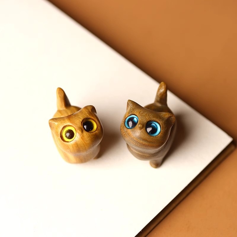 Green sandalwood wood carving curious cat animal creative wooden cute cat text play hand piece birthday gift