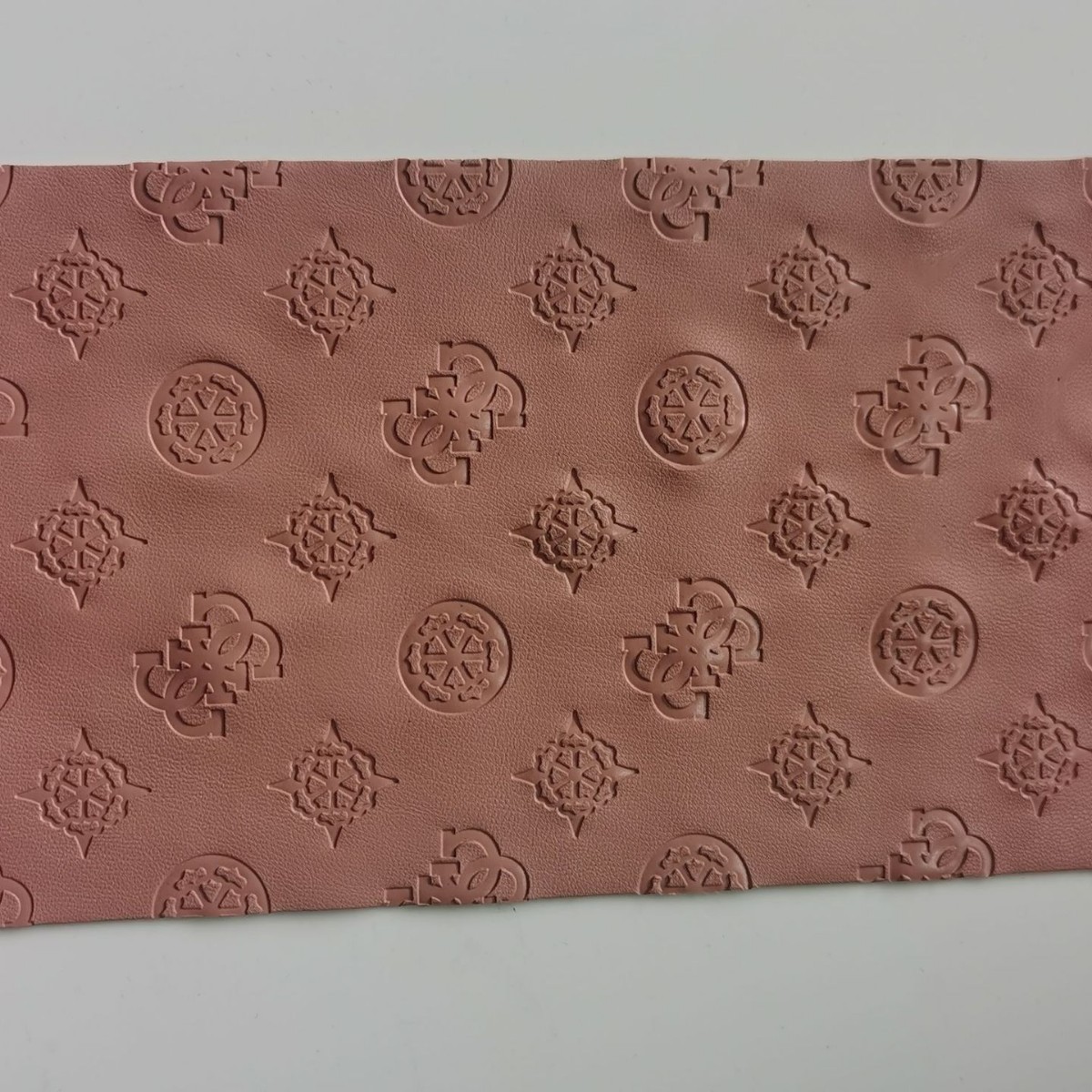 Обработка тисненной кожи, тисненная натуральная кожа, трикотаж из пространственного хлопка, высокочастотное тиснение, крупное тиснение с высокой частотой