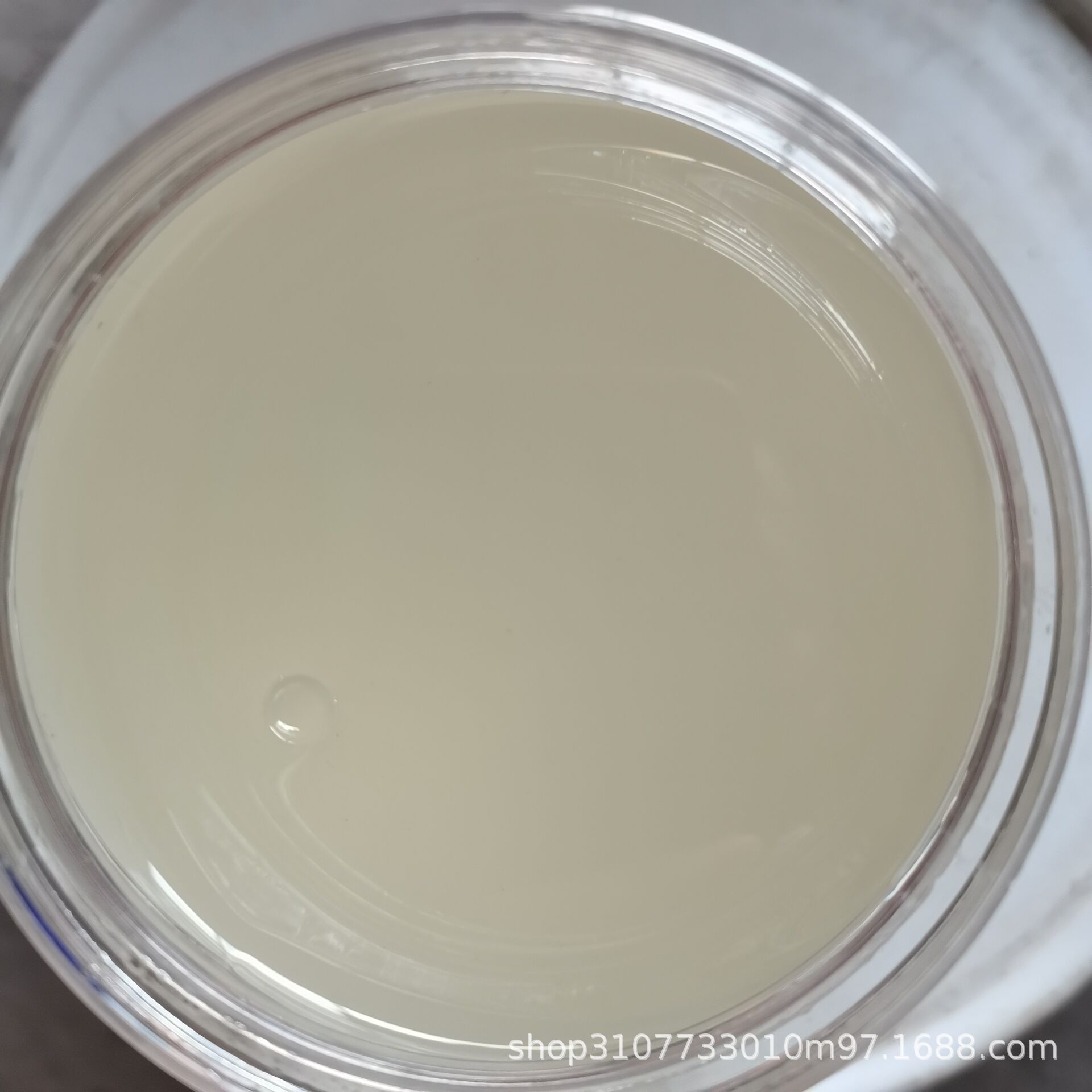 Жидкий бутиловый каучук, молекулярная масса 10 000, высокая текучесть, отличная эластичность и хорошая гибкость