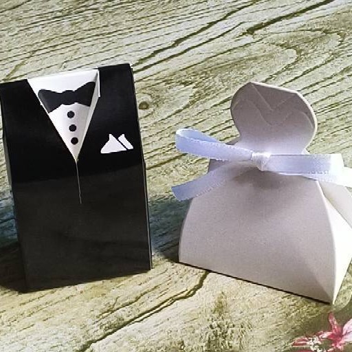 Western-style candy box bridegroom bride bridesmaid wedding candy box double-breasted dress gift box European-style gift