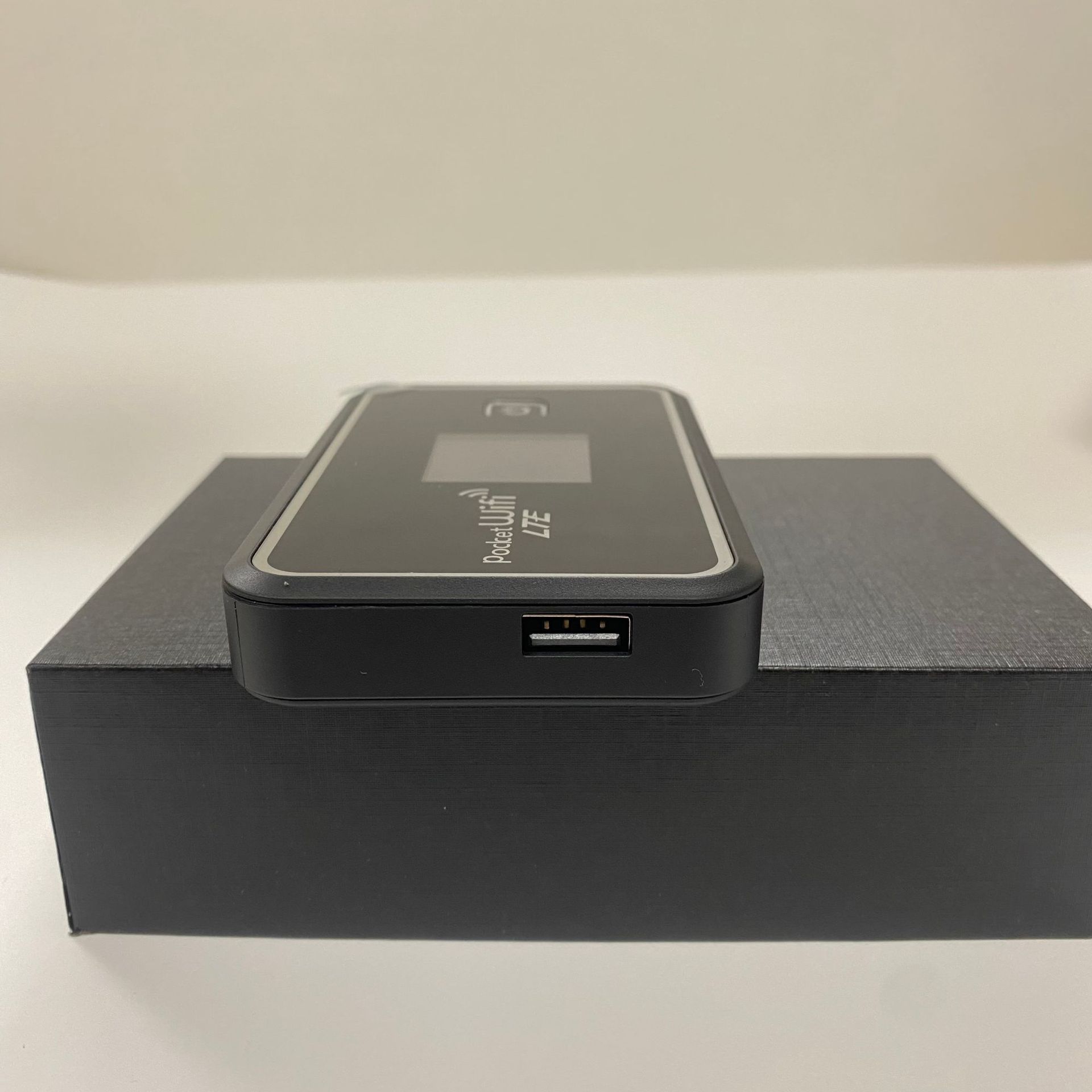 4G Portable MIFI Flow-Free 4500 mA Mobile WiFi 4GLTE Wireless Router Router