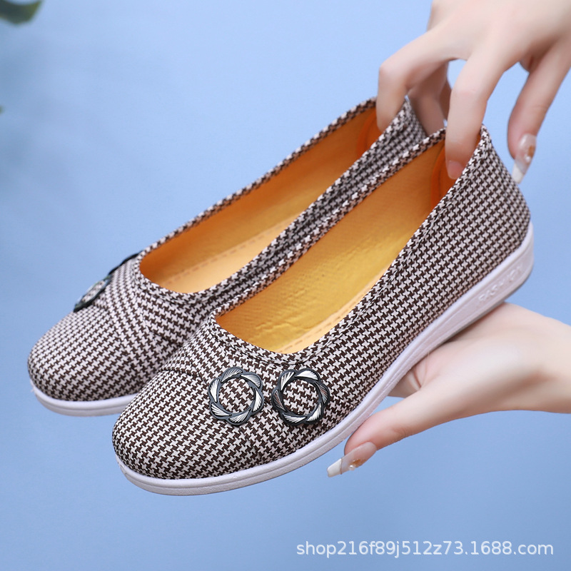 Old Beijing Cloth Shoes Middle-aged and Elderly Low-top Breathable Single-layer Shoes Non-slip Women's Shoes Old Lady Lazy Casual Shallow Moms Shoes