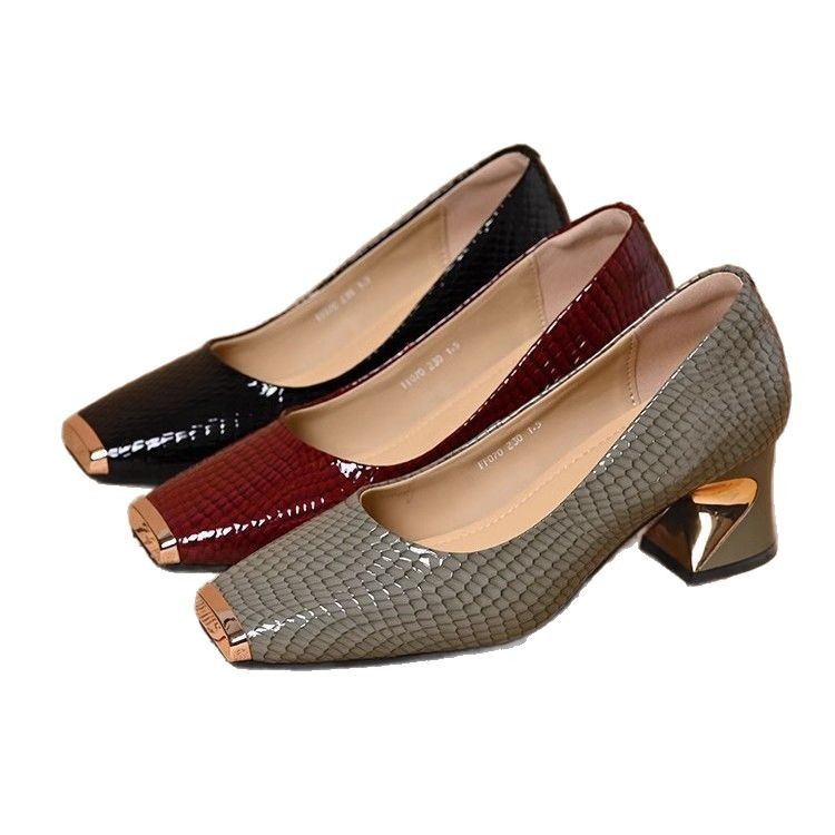Metal Head Anti-kick Shallow Mouth Single-layer Shoes Women's 2025 Spring and Autumn New French Snakeskin Chunky Heel All-match Soft-soled Leather Shoes