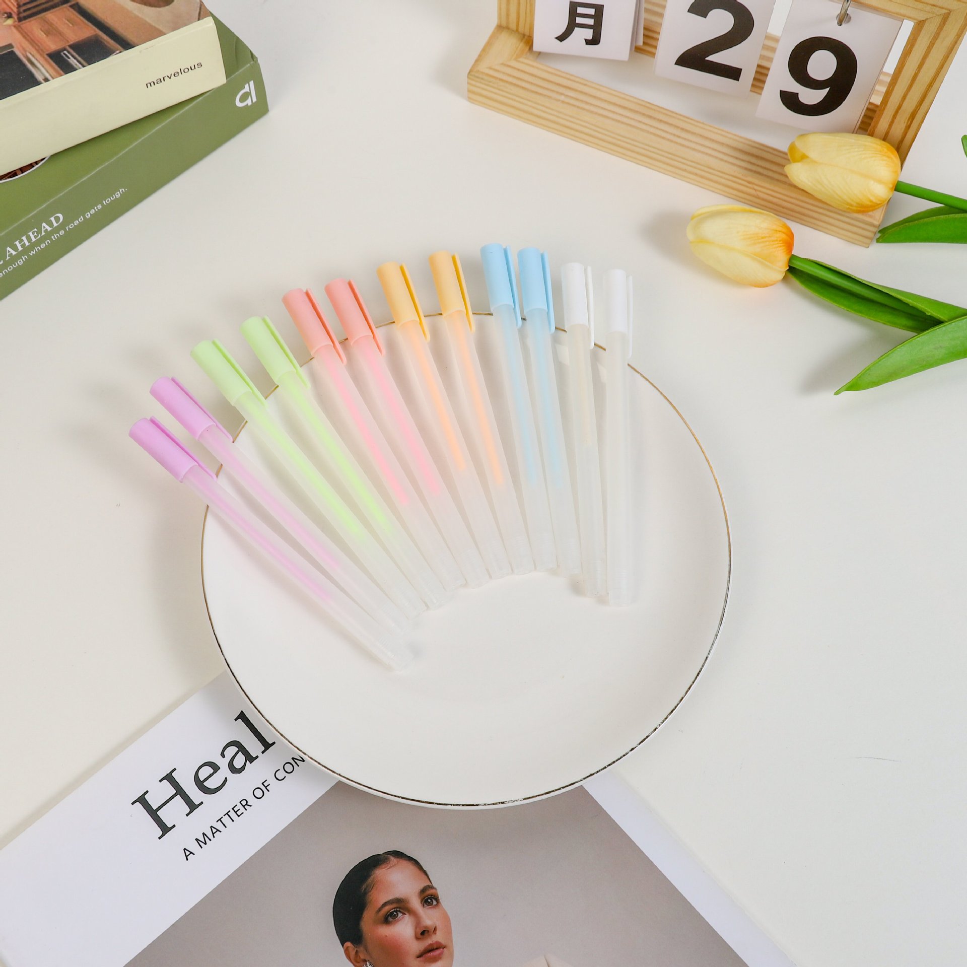 Specializing in the production of little glue pen color cover maiden heart student glue pen hand account special 20 seconds quick drying wholesale