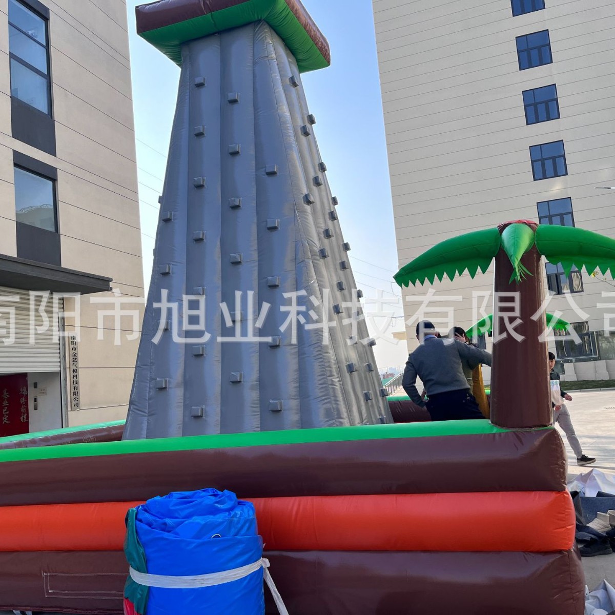 Coconut Tree Climbing Inflatable Castle Cool Play Climbing Jumping Bed New Fun Play Naughty Castle Park Children's Trampoline