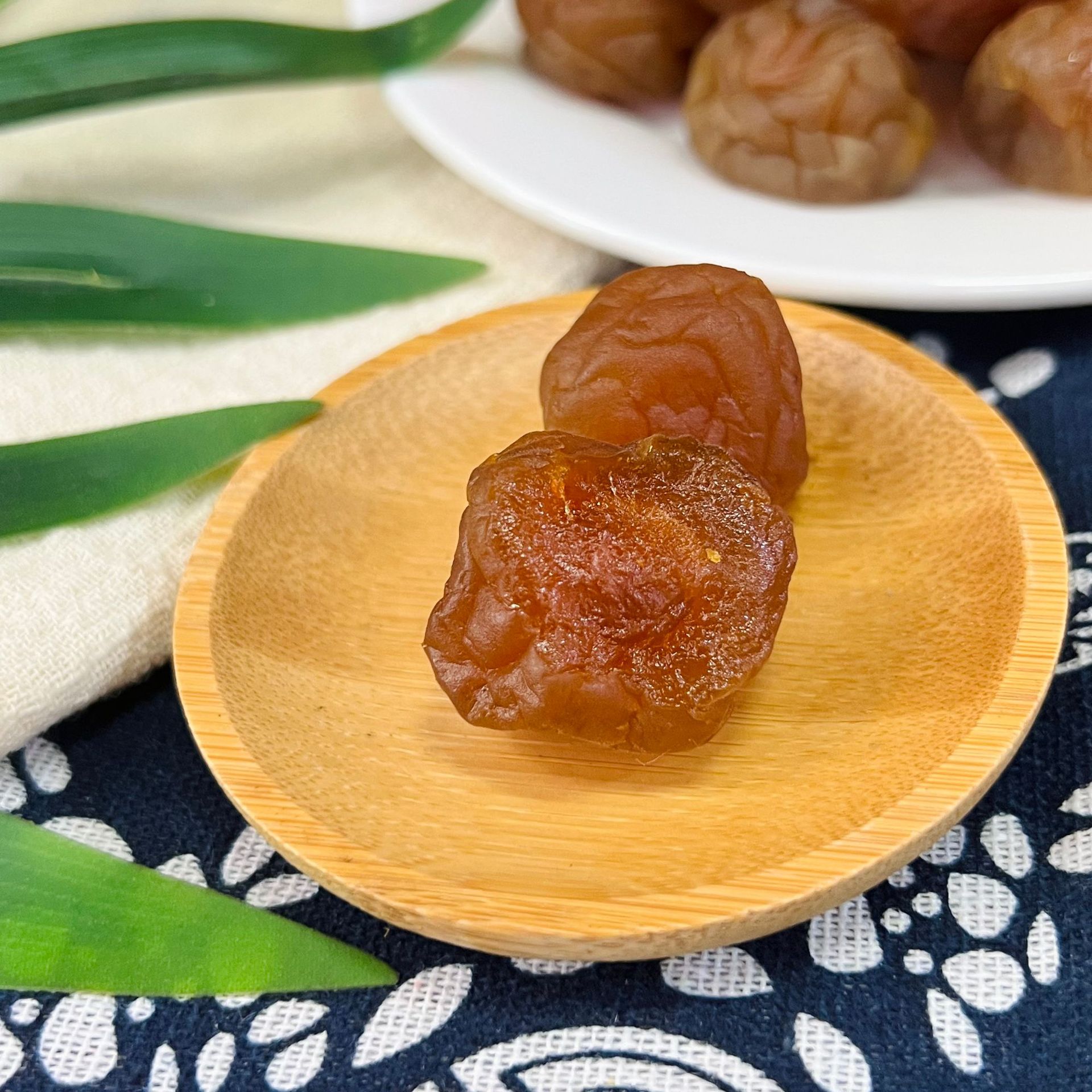 West Lake Yongfeng Wholesale Bulk [June Plum/Plum Stuffed Plum Cake] Soft, Glutinous, Sweet and Sour Snacks