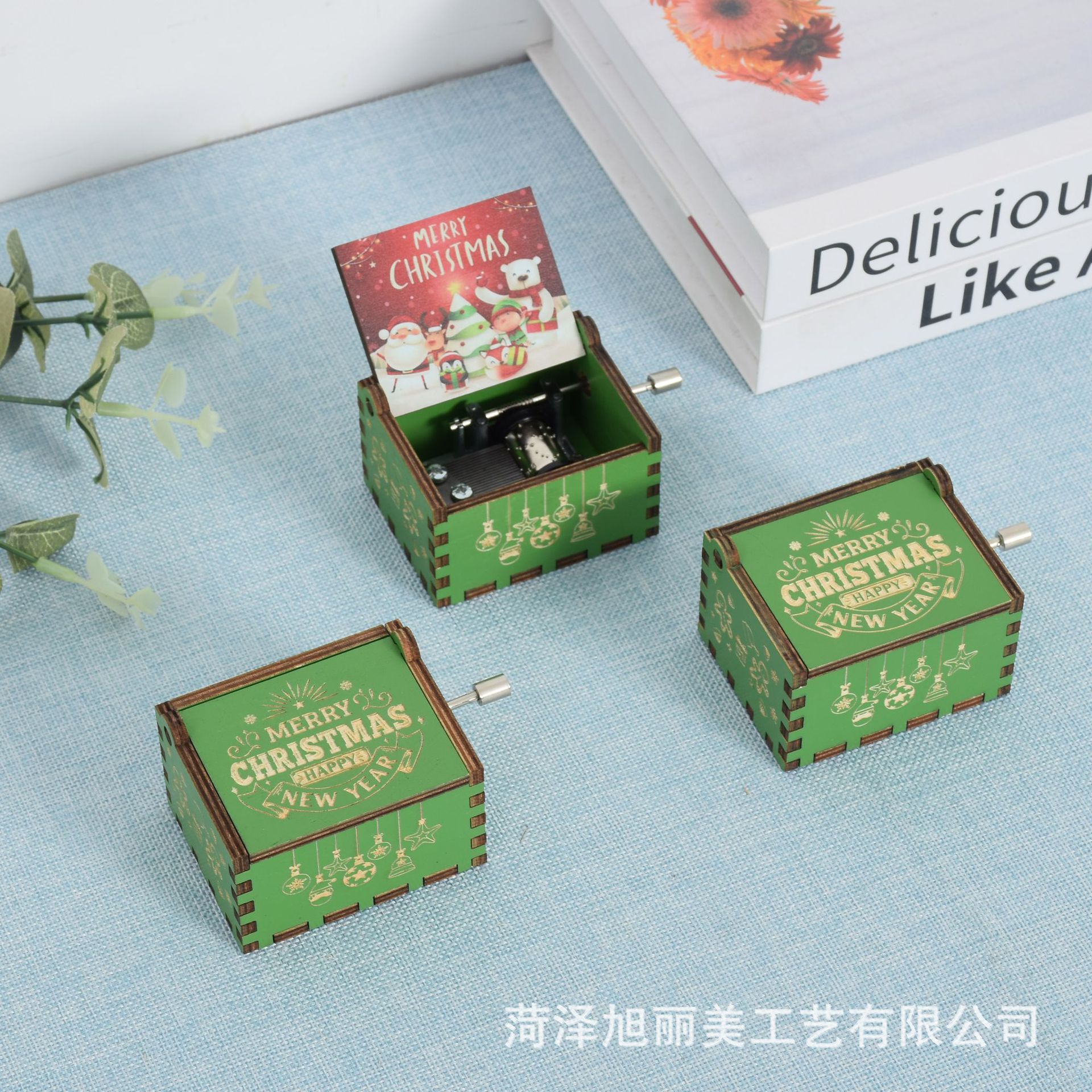 Happy Christmas Wooden Music Box Laser Engraving Hand-cranked Music Box Painted Music Box Holiday Gift Ornaments