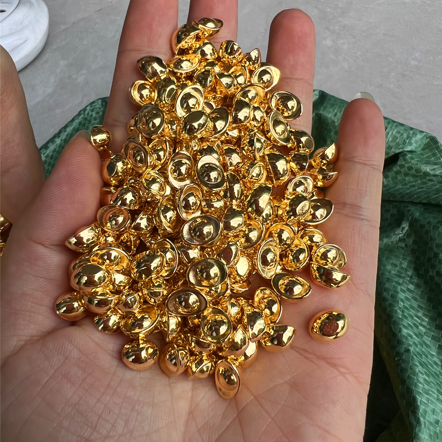 Crafts Wholesale Mini Small Alloy Inlet Ornaments Mini Metal Gold Inlet Silver Inlet Temple Supplies