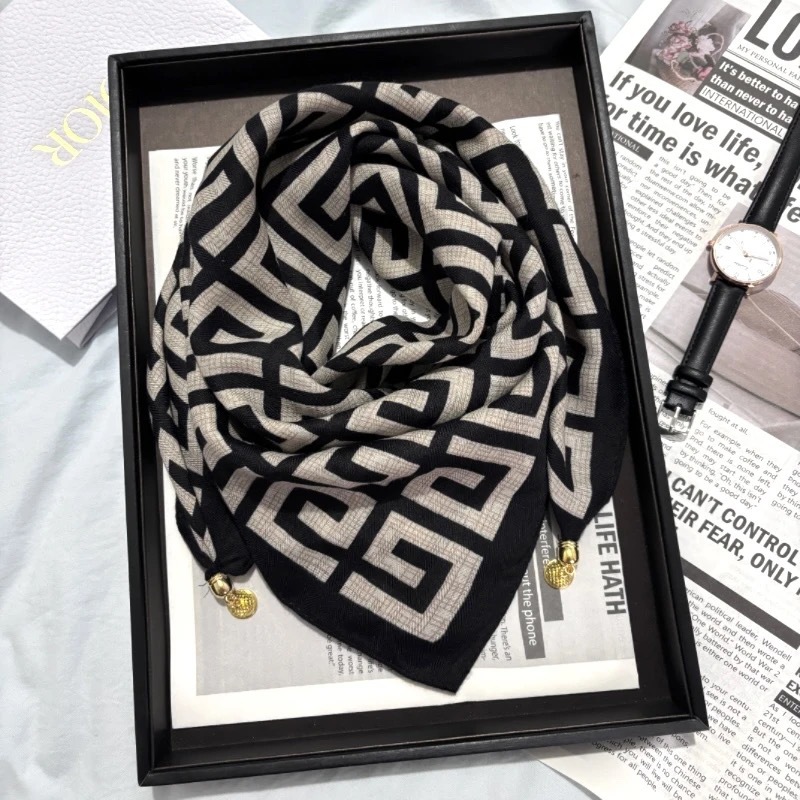 2025 New Magnetic Buckle Square Scarf Triangle Scarf Spring, Autumn and Winter Fashionable High-End Neck Scarf Neck Protection Warm Silk Scarf