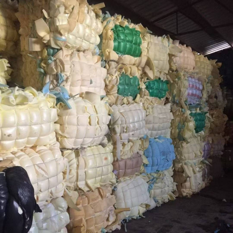 废ная губка, упакованная в медленно восстанавливающуюся мемори-фому