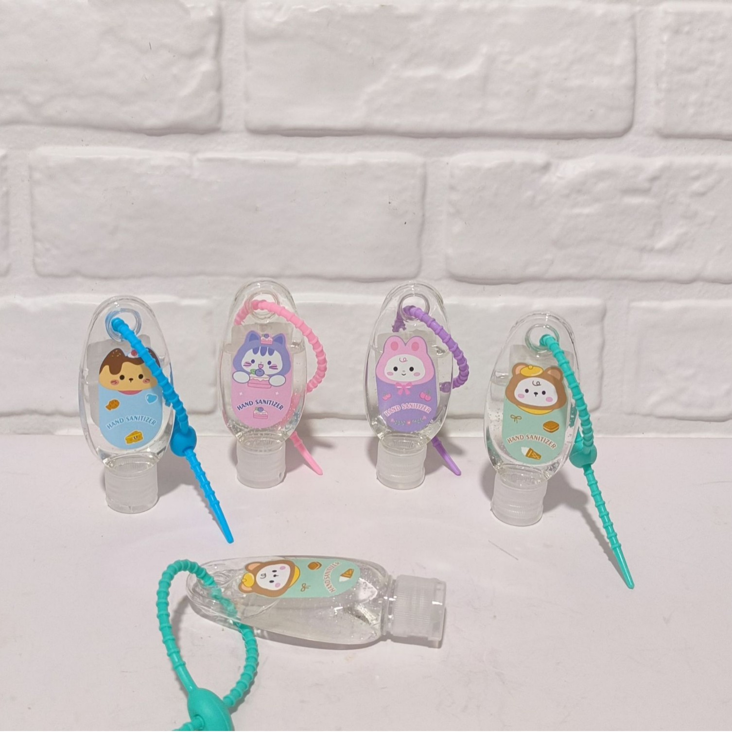 Cartoon Lanyard Water-Free Hand Sanitizer Portable Alcohol-Containing Hand Sanitizer for Primary School Students No-Wash Quick-Drying 30 ml