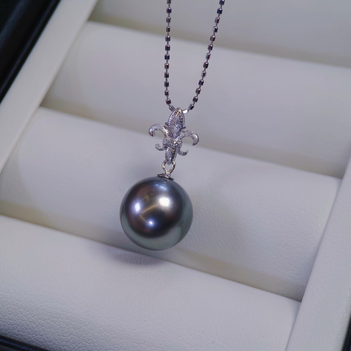 Аксессуары из платины Pt900 Кулон с бриллиантом, изображение с 10-11мм бриллиантом D 0.01Ct