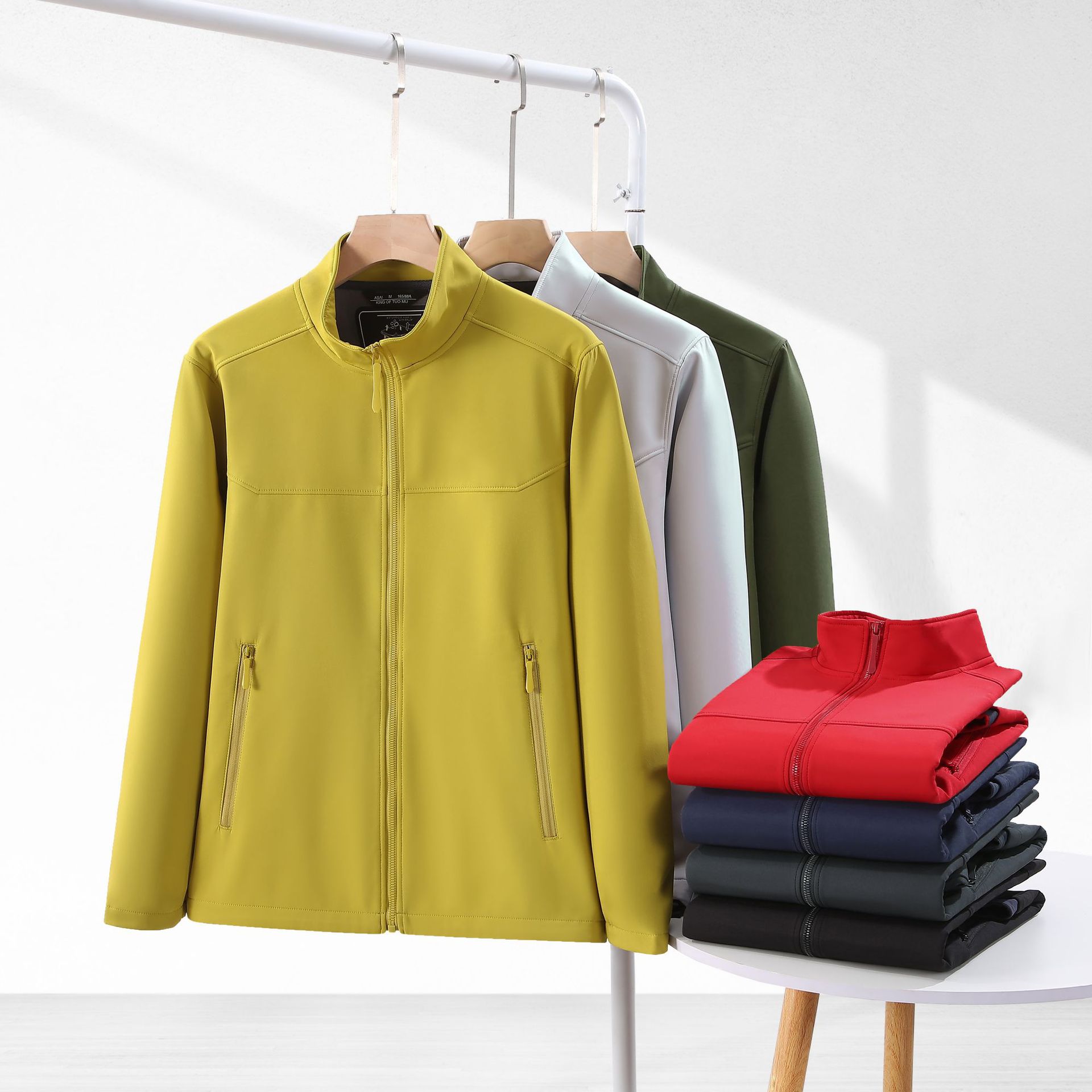 Куртка-комбинезон с воротником-стойкой, мягкийshell, осень-зима, с логотипом, вышивкой, ветрозащитная, флисовая подкладка