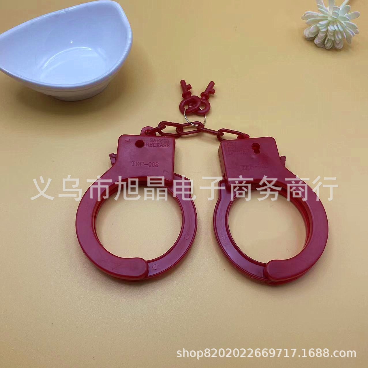 Simulation toy color plastic handcuffs with keys children play house police set accessories Halloween hot
