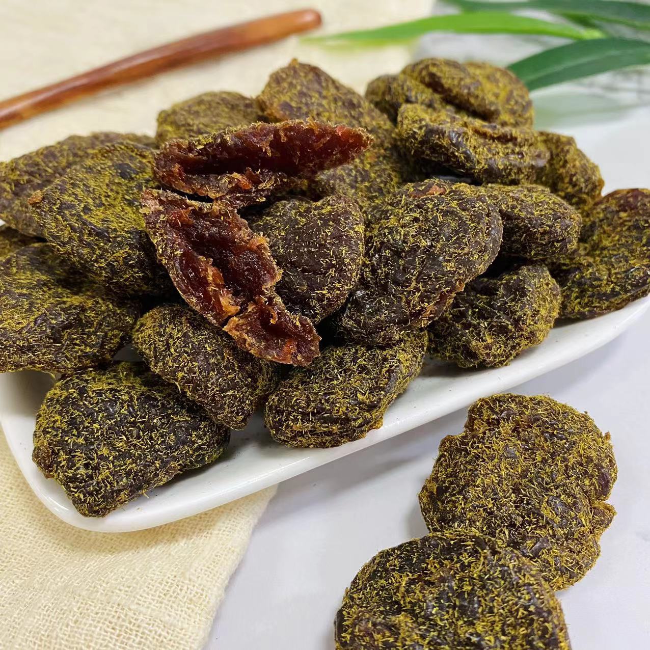 West Lake Yongfeng preserved plum non-nuclear licorice plum cake soft glutinous sweet and sour delicious snacks Li Gan wholesale 5 Jin one