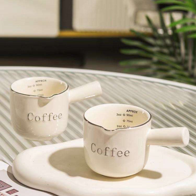 ins High-looking Coffee Small Milk Cup with Scale Milk Jug Espresso Extraction Cup Exquisite Ceramic Measuring Cup Milk Pot