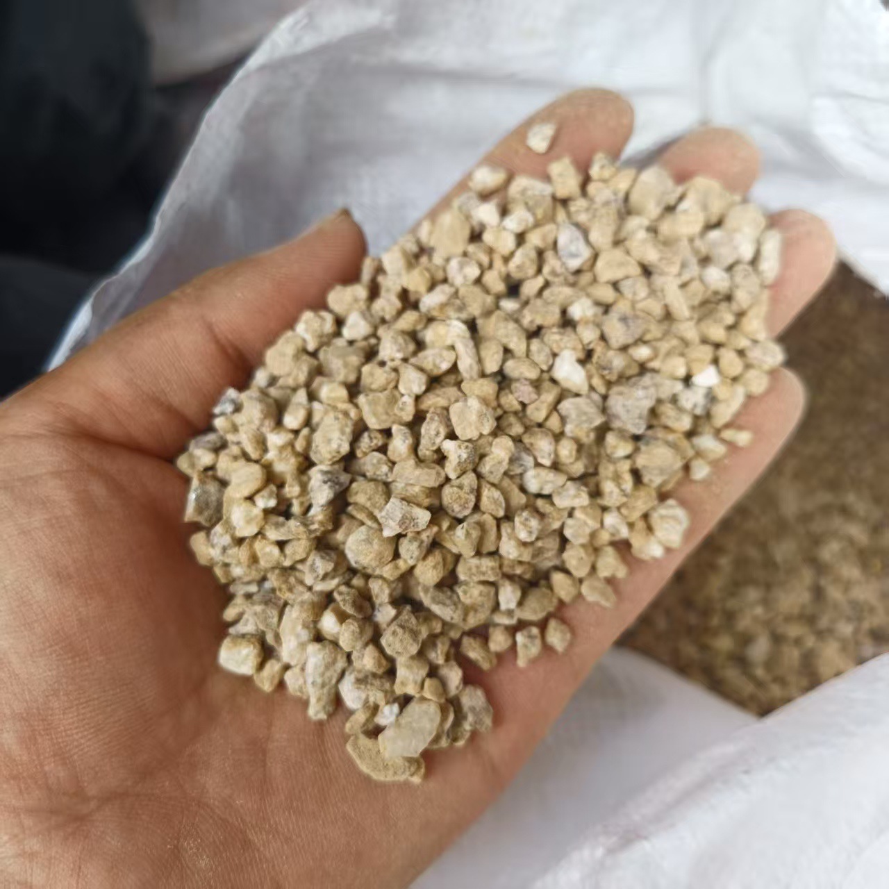 Manufacturer Wholesale Maifan Stone Granular Soil, Nutrient Soil for Succulents, Mixed Soil for Green Plants, Flower Top Dressing Soil, Natural Gold