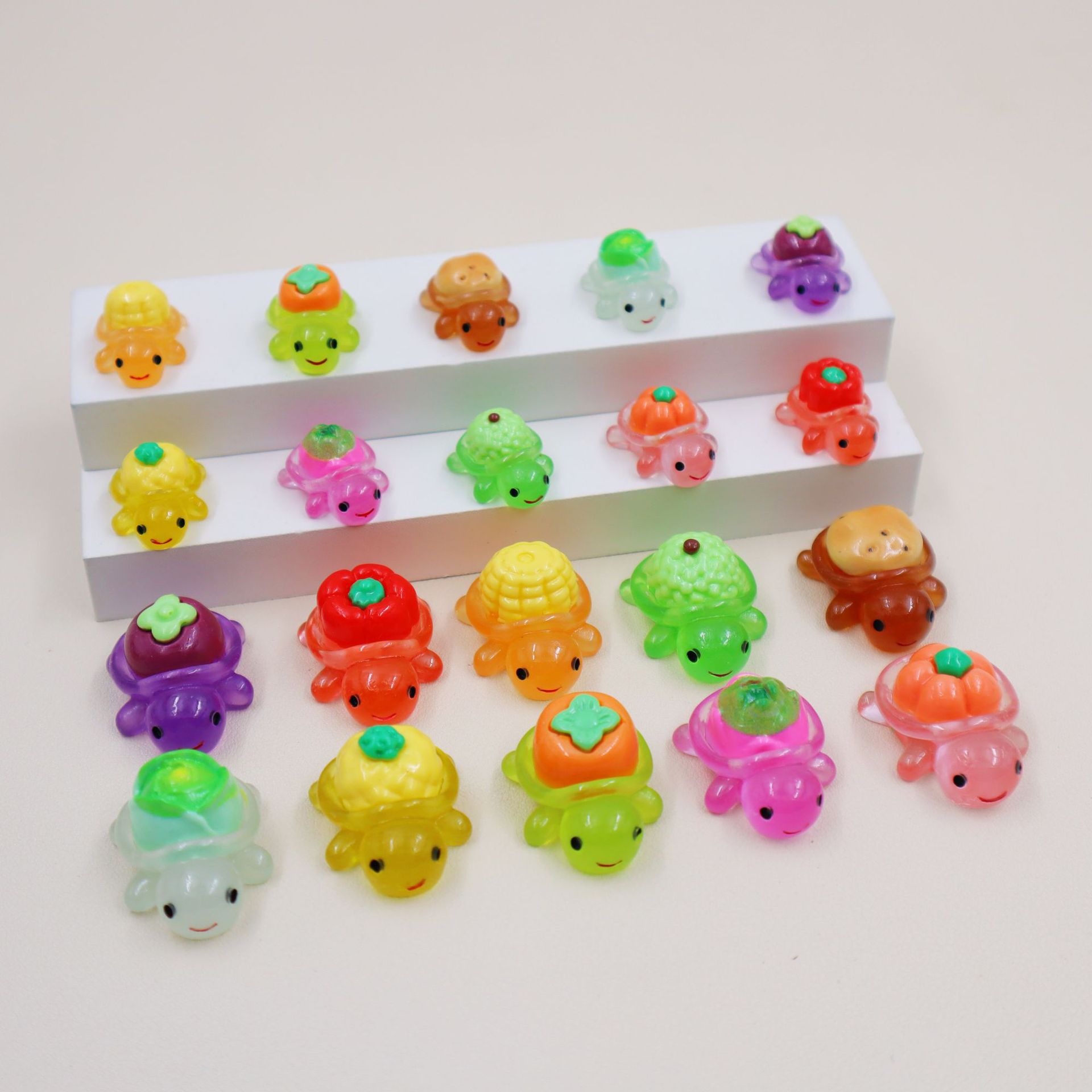 Новые овощи и фрукты светящиеся маленькие черепашки DIY смоляные ювелирные украшения настольные украшения шейк-тон слепая сумка для прикосновения