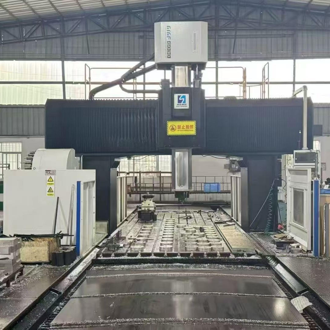 Передача б/у обрабатывающего центра Guosheng Gmf6030, скорость шпинделя 5000 в наличии