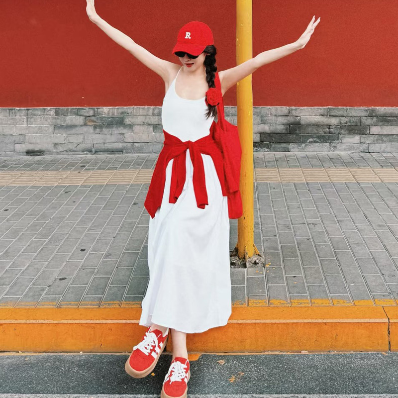 Retro Hong Kong Style Knitted Red Shawl with Butt Curtain for Women, Thin Layered Decorative Clothing, Waistcoat Belt Accessories