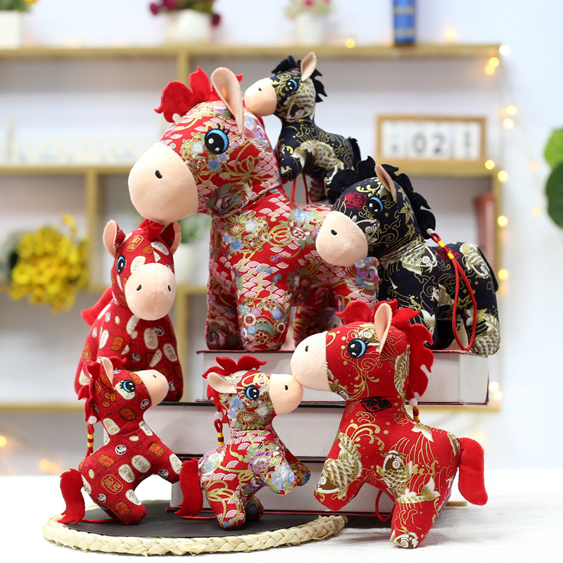 Маскот 2026 года Лошади Плюшевая игрушка Кой Лошадь Плюшевая фигурка Подарок для ежегодной встречи Можно добавить логотип