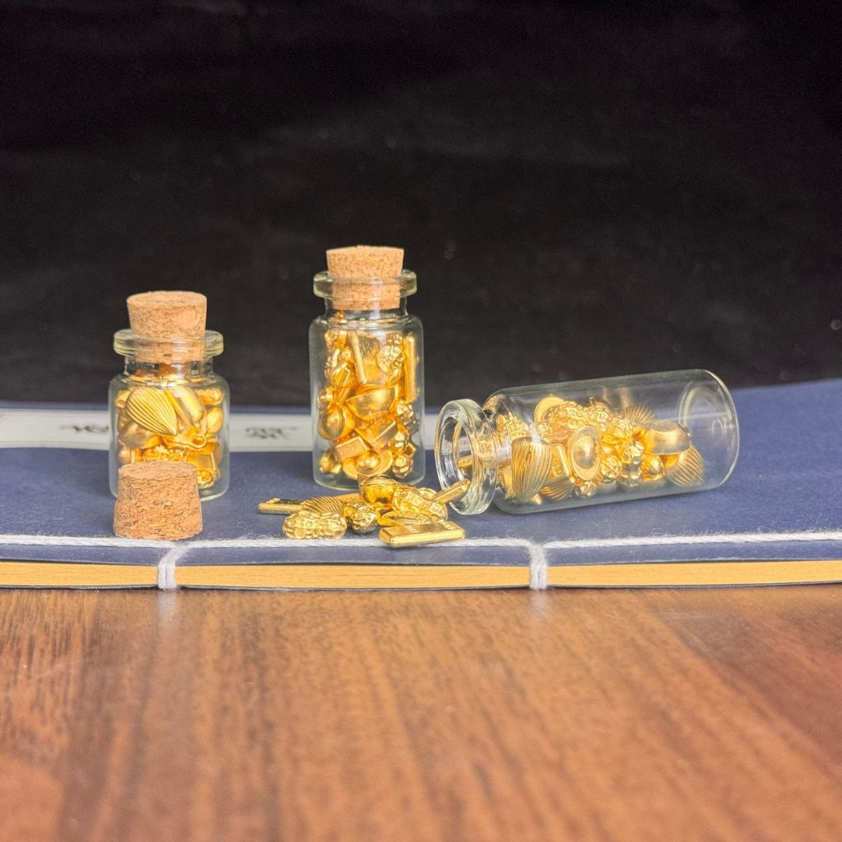 Senshe Peanut Ruyi Melon Sizi Gold Bars Gift Collection Factory Medal Badge Gold Bean Accessories Glass Bottle