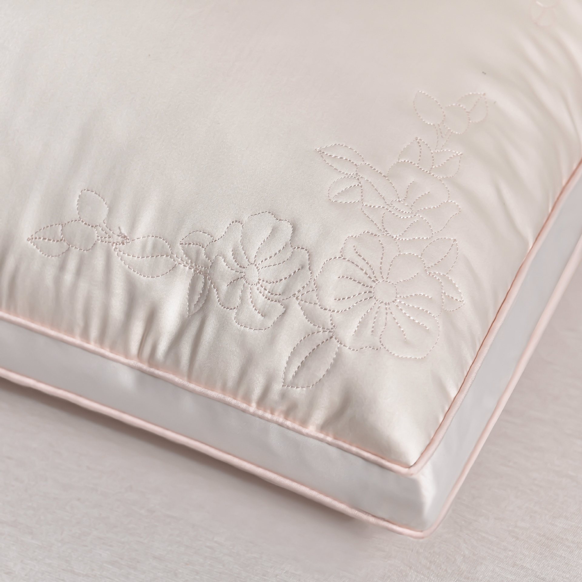 Class A Super Soft Silk Pillow Pillow Core Cervical Pillow for Helping Sleeping Home Pair Single Pillow for Student Dormitory