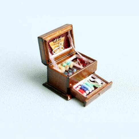 Doll House DOLLHOUSE mini furniture accessories sewing machine scene grandma's old sewing box
