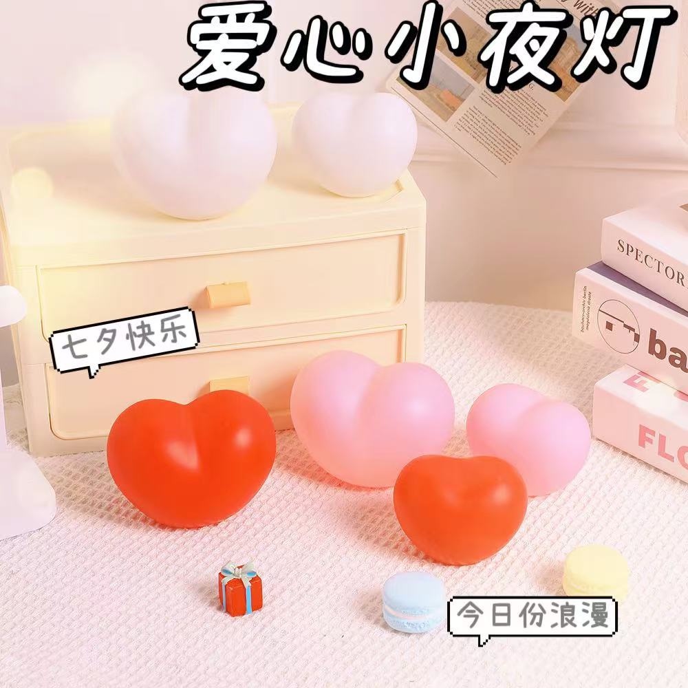 Свет для романтической атмосферы на День Святого Валентина, ночной светильник в общежитии, маленькие сердечные украшения