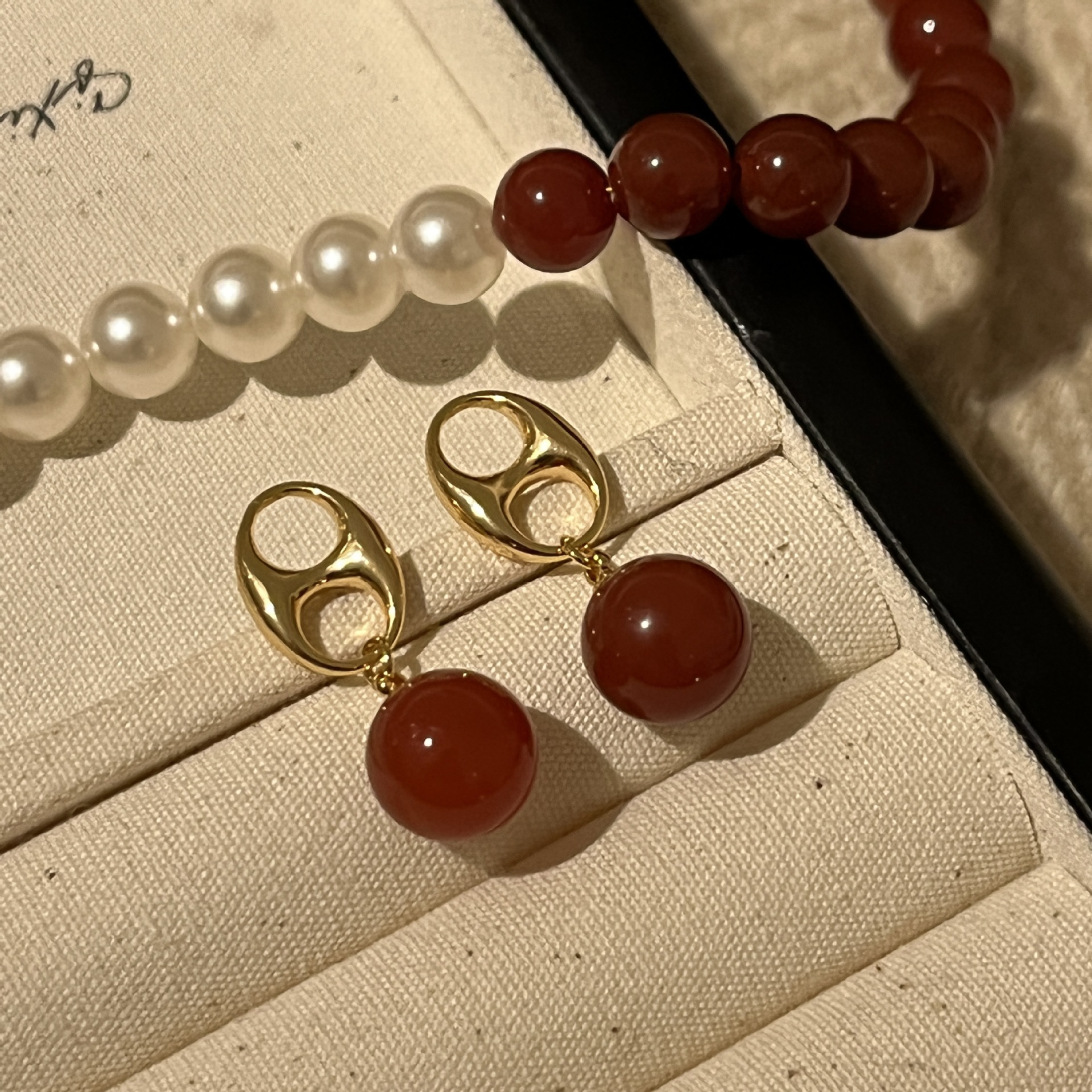 Yuanyou Red Agate Ear Clips Autumn and Winter New Year Red Natural Stone Earrings Round Chinese Palace Retro Earrings National Style