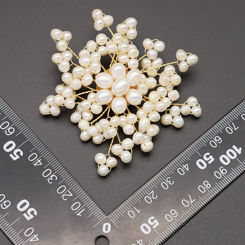 Natural Freshwater Pearl Brooch, Versatile Winter High-End Clothing, Simple Flower Women's Jewelry, Accessible Luxury Accessories for Women