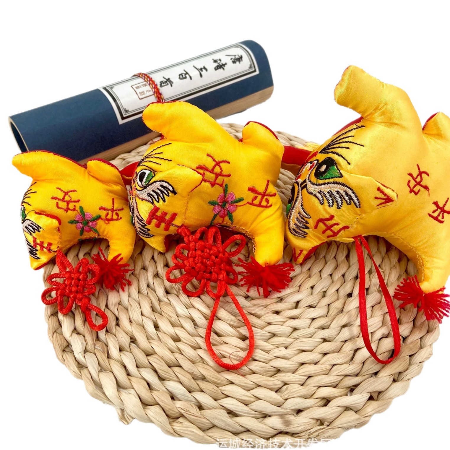 Warm Room Small Cloth Tiger Pendant Baby Stroller Embroidered Sachet Car Home Pendant Doll Catching Week Full Moon Toy