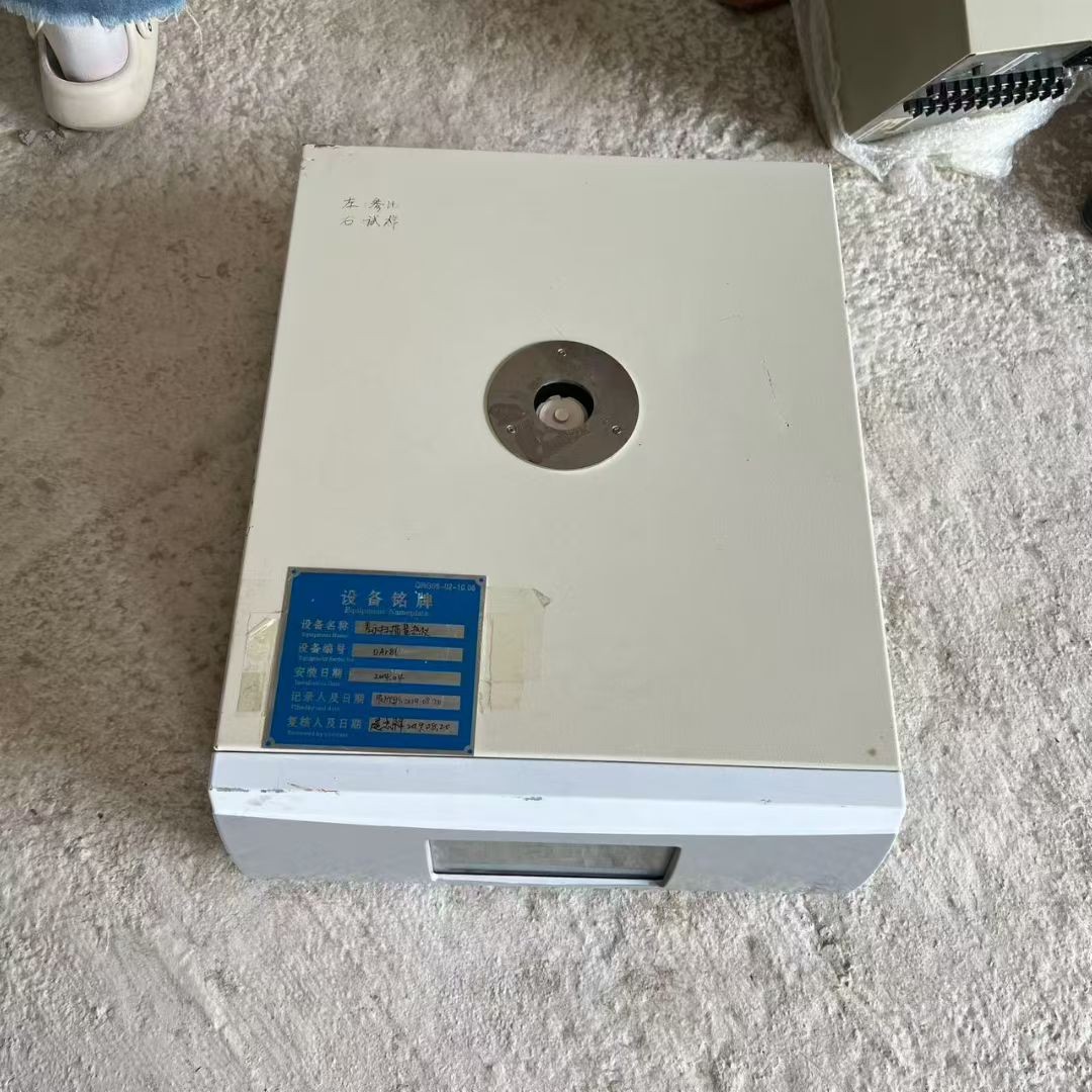 Лабораторный инструмент дифференциальный сканирующий калориметр на продажу, в наличии еще много оборудования, пожалуйста, свяжитесь с руководителем