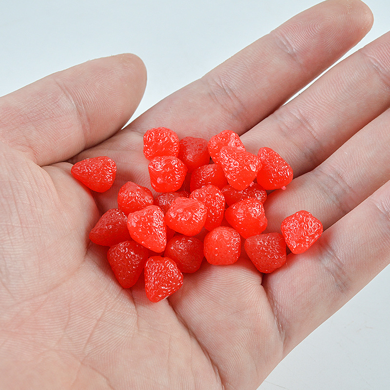 Simulation mini strawberry PVC simulation food and play Fruit Strawberry DIY mobile phone shell accessories miniature food and play material