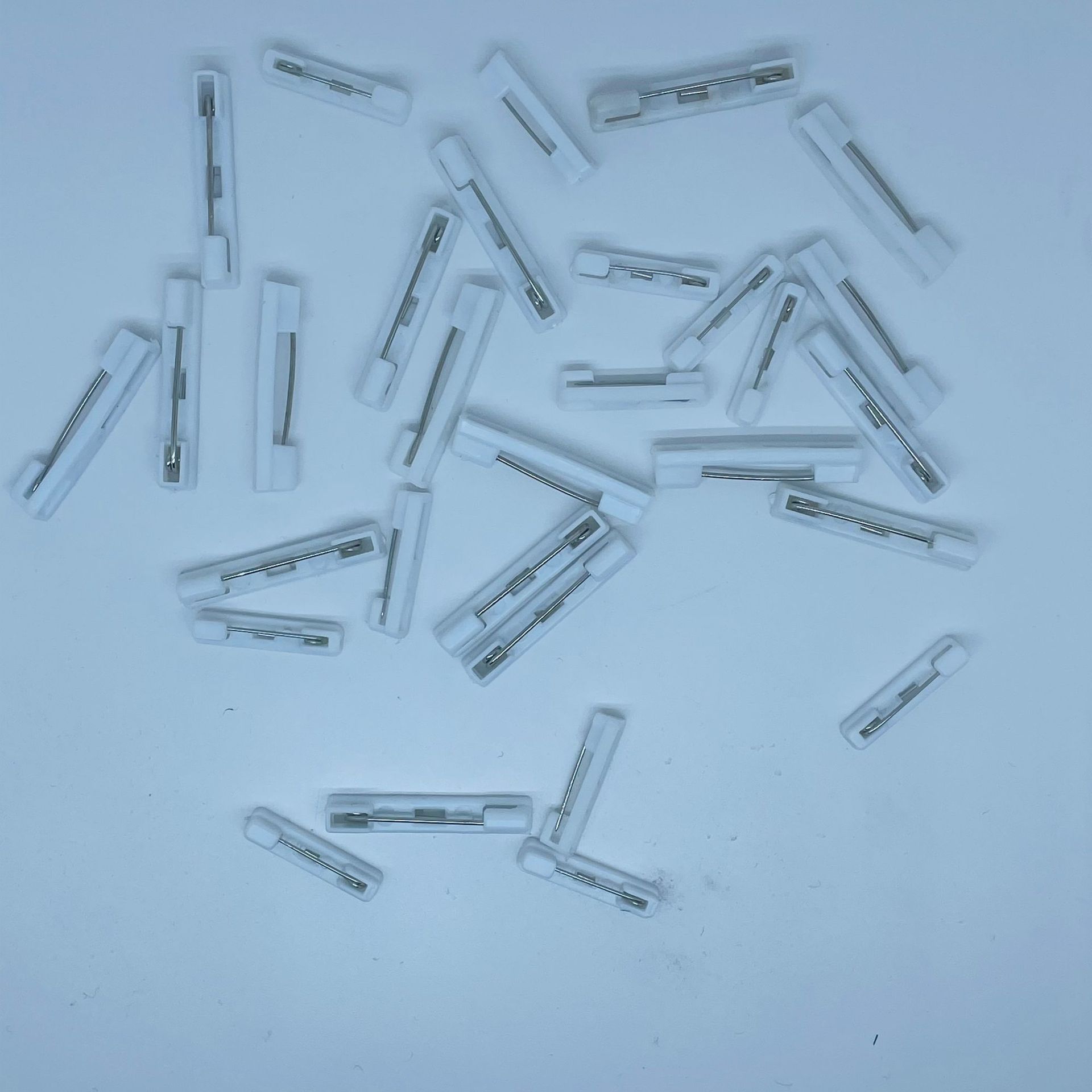 Белая пластиковая номерная табличка значок простая булавка DIY ювелирные броши корсажные аксессуары булавка безопасности