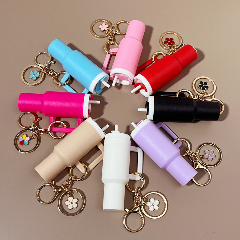 Cross-border new ice cup key chain Stanley Stanley key chain pendant can put lipstick flower pendant