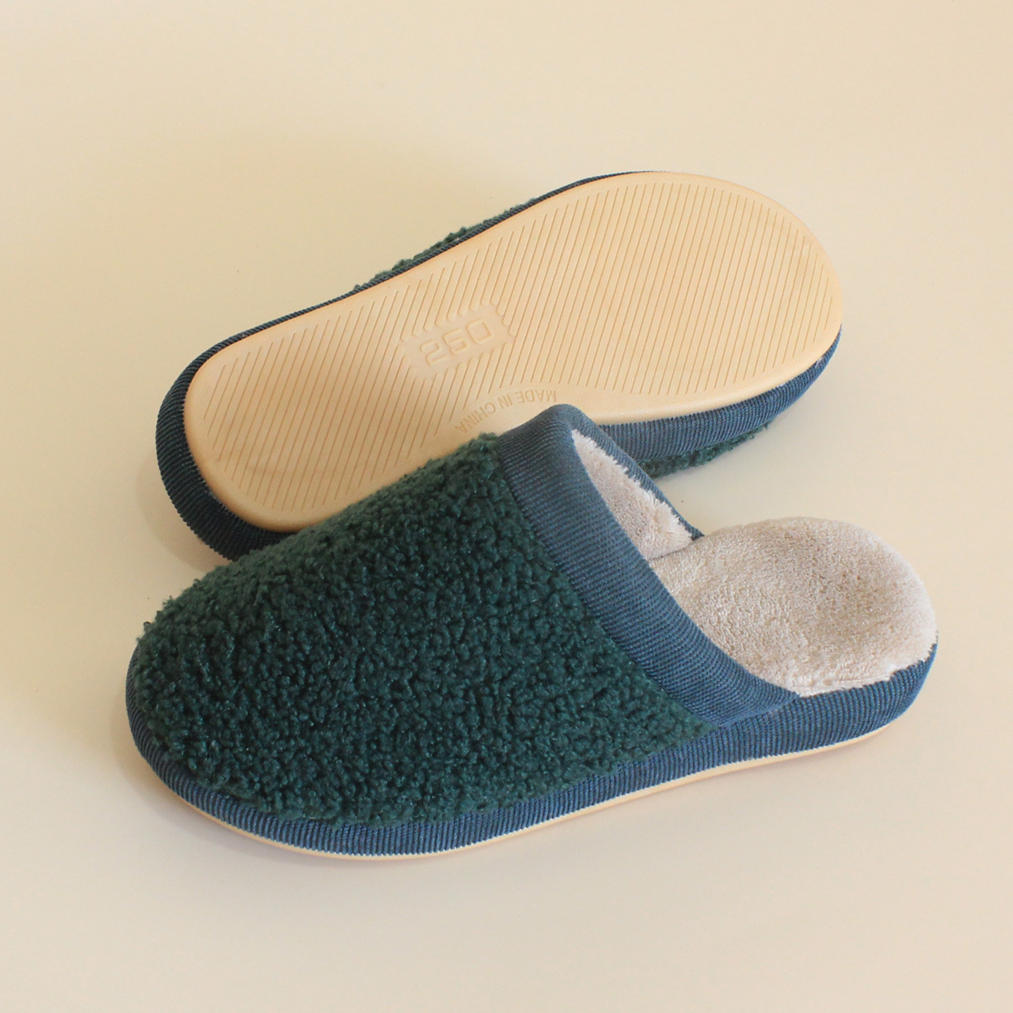 New Autumn and Winter Warm Home Women's Shoes Plush Couple Cotton Slippers Solid Color Indoor Slippers Comfortable and Simple