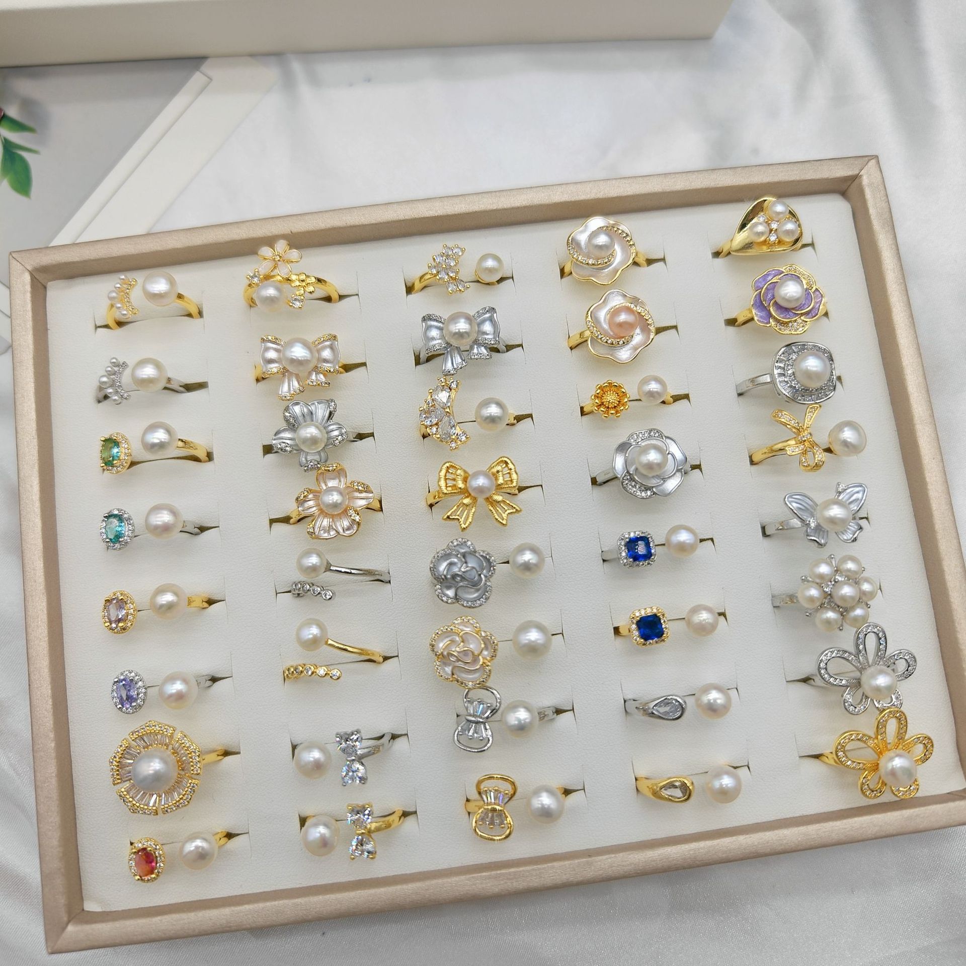 Модное кольцо с натуральным жемчугом и инкрустацией алмазами для женщин, золото с электролитическим покрытием, простое и универсальное ювелирное украшение оптом