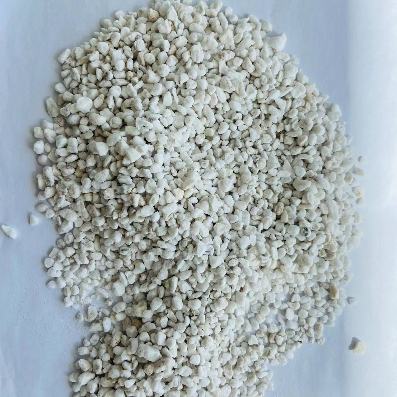 Manufacturer Supplies Expanded Perlite Insulation, Fireproofing, and Granular Materials for Gardening, Planting, and Construction, Large Particles