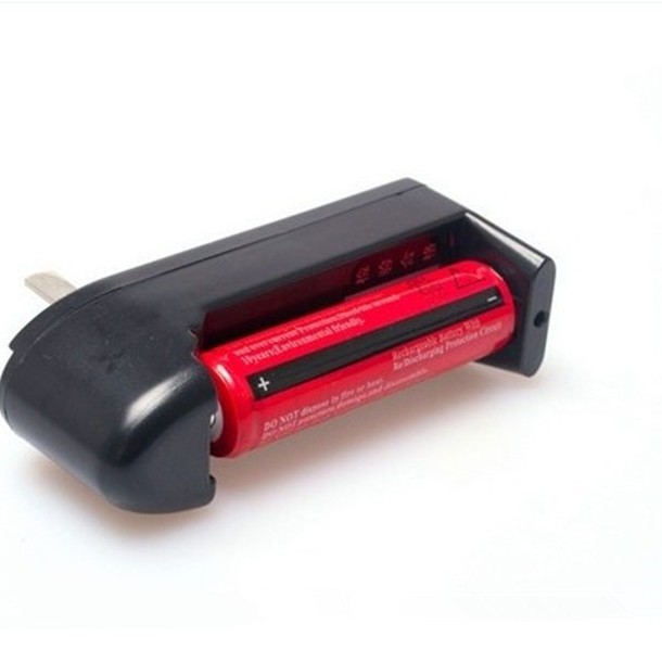 14500 16340 18650 multi-function charger strong light flashlight lithium battery universal charger