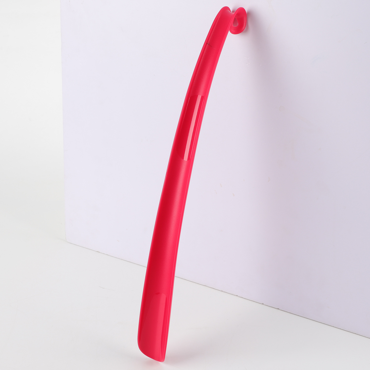 Plastic Long Curved Hook Shoehorn for Pregnant Women and the Elderly, Lazy People Do Not Bend over to Wear Shoes, Colorfulful Hanging Shoe Lifters, Shoe Pumps