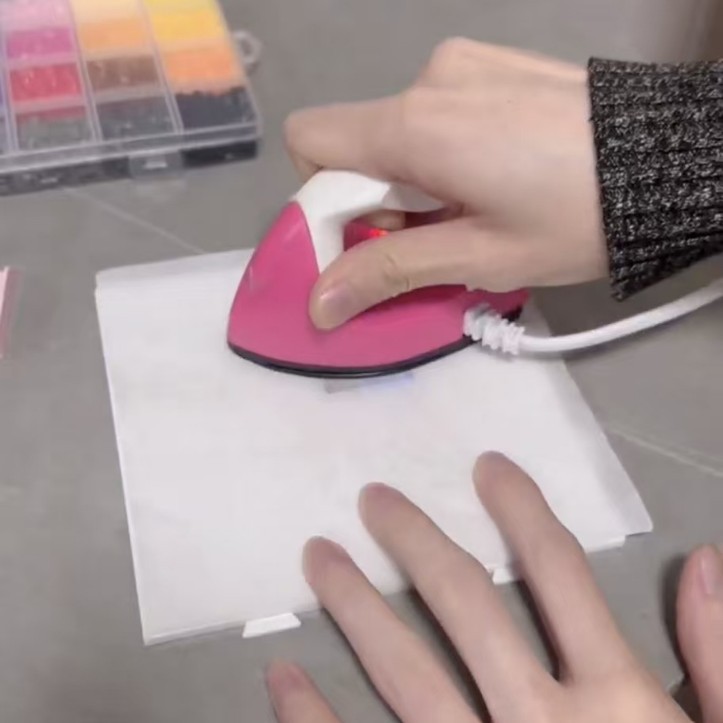 Mini Iron for Children's DIY Handicrafts Creative Ironing Machine for Fabric Stickers and Rhinestone Appliques on Baby Clothes