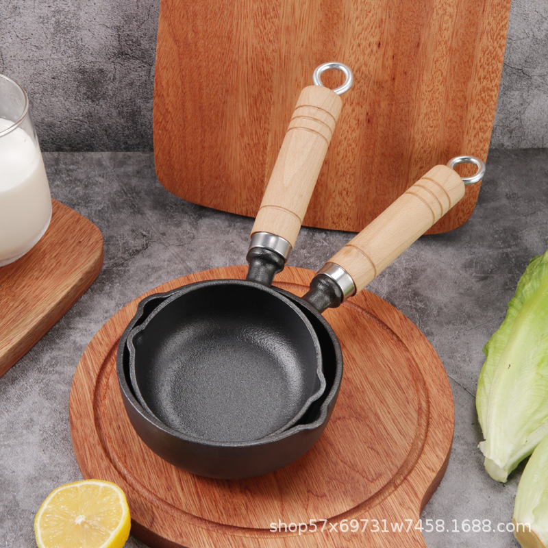 Small Cast Iron Frying Pan for Eggs, Flat-Bottomed Egg Dumpling Pan, Uncoated, for Frying with Pepper Oil, Chili Oil, or Splashing Oil, Small Iron Pan with Light Oil and Low Smoke