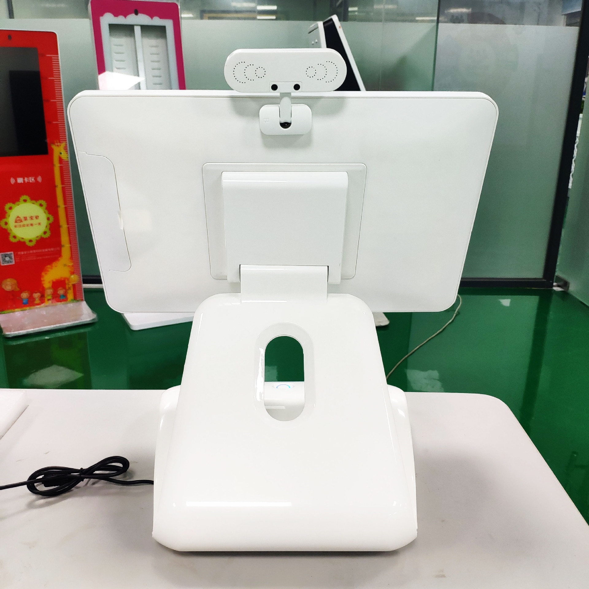 15.6-inch smart Android all-in-one dual-screen passenger plane desktop face recognition machine name authentication machine inquiry machine