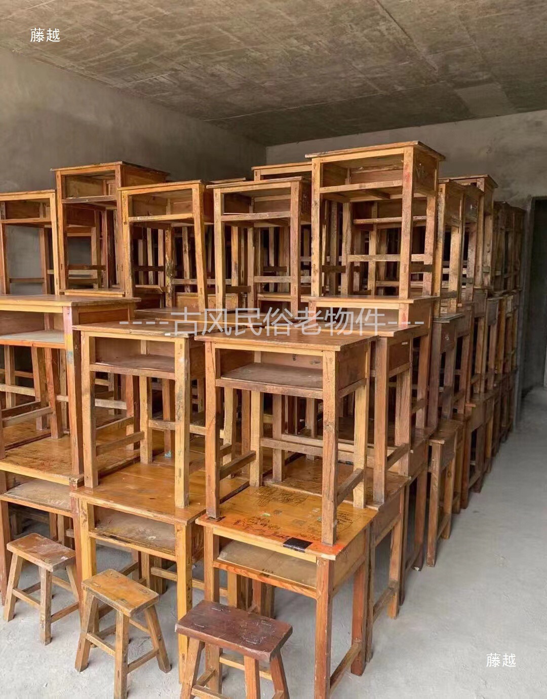 Old Desks, Nostalgic Student Desks, Single Study Desks, Old Objects, Student Desks and Chairs, Escape Room Film and Television Props