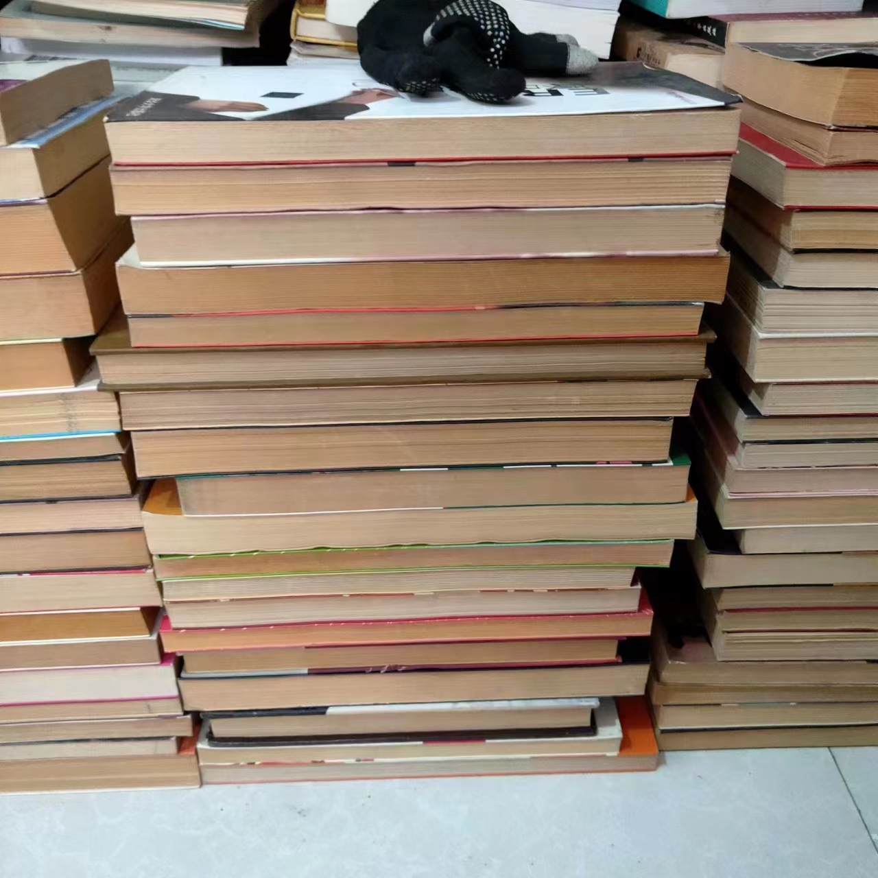 Movie Shooting model room sales department props book old book Second-Hand Book real book Yellow Book bundle wholesale by size