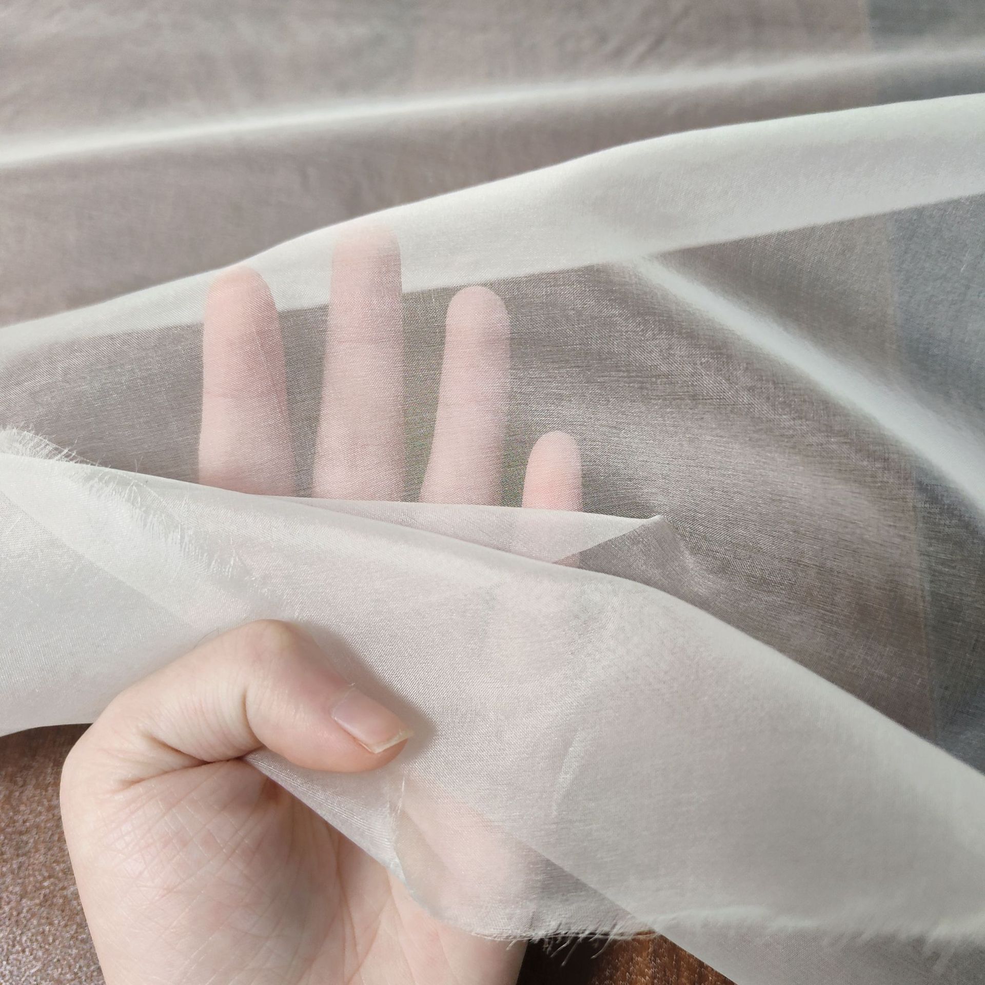 6mm Silk Organza Stiff Mulberry Silk Fabric Tulle Plant-Dyed Floral Silk Fabric Embroidered White Base Fabric