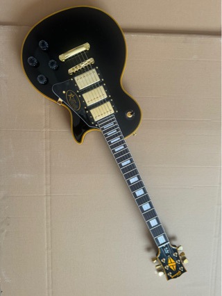 Чёрный жёлтый край жёлтый логотип три штуки звукоснимателя электрогитары